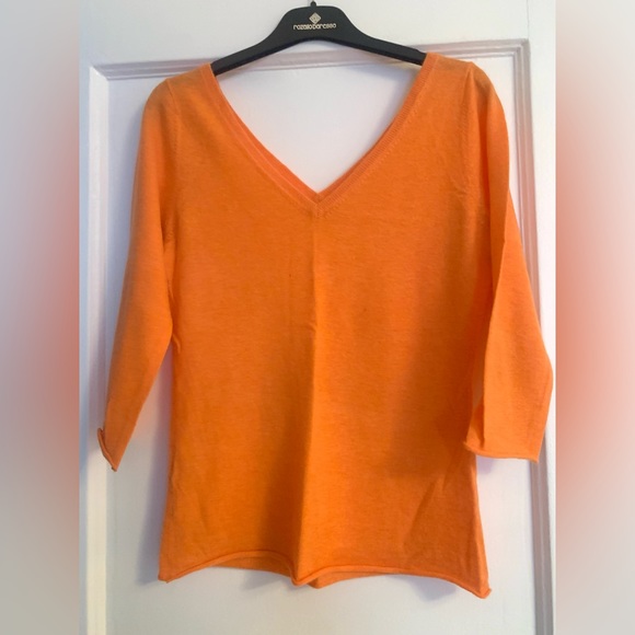 100% Cashmere Orange 🍊 V-neck top - New Scotland- size S - Picture 1 of 6